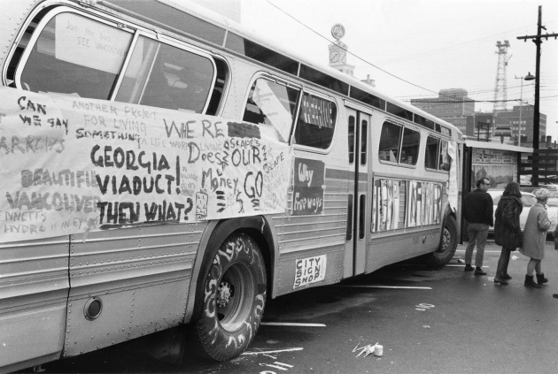 Michael de Courcy, Intermedia protest bus, 1969