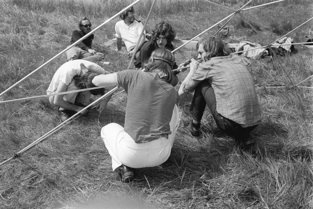 Geodesic dome construction on the mudflats, Michael de Courcy, Glenn Lewis, 1970