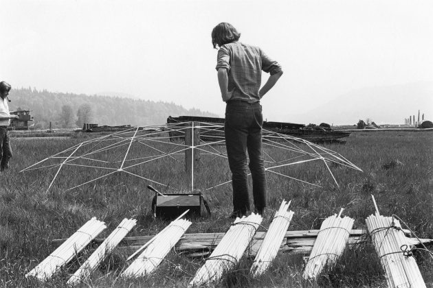 Michael de Courcy, Geodesic dome construction on the mudflats, 1970